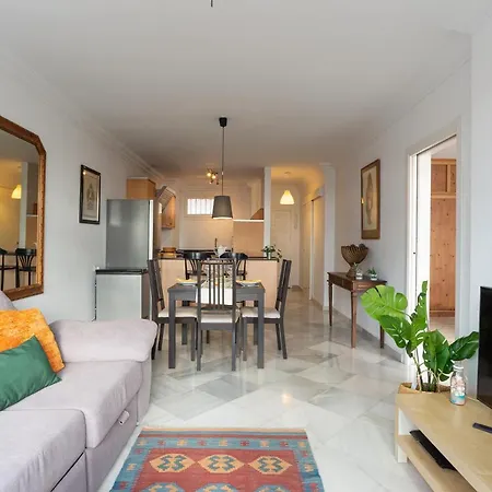 Sunny La Colina Apartment *